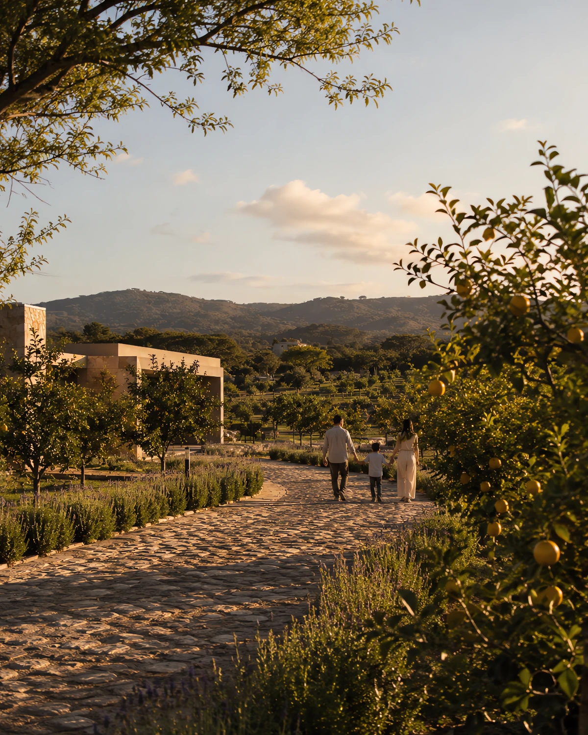 Camino empedrado entre árboles frutales y entorno residencial campestre en El Huerto Residencial cerca de Tepic, Nayarit
